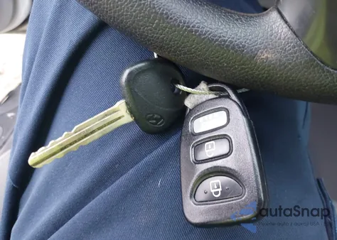 2013 Hyundai Elantra Gls/Limited z USA, uszkodzony, nr VIN KMHDH4AE7DU719235